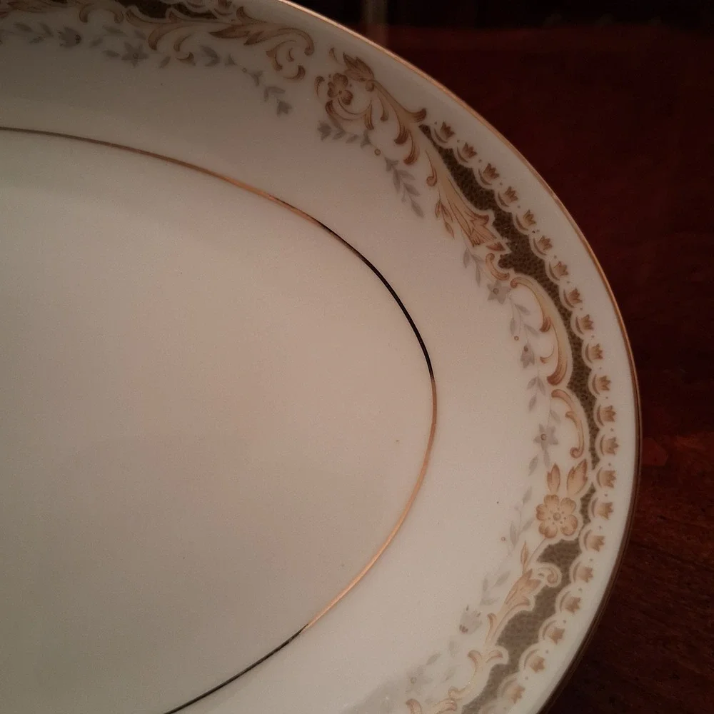 Signature Collection Queen Anne Fine China Oval Serving Platter Japan 10in